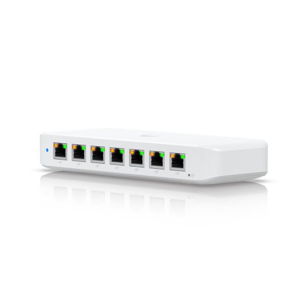 Ubiquiti A compact, 8-port, Layer 2